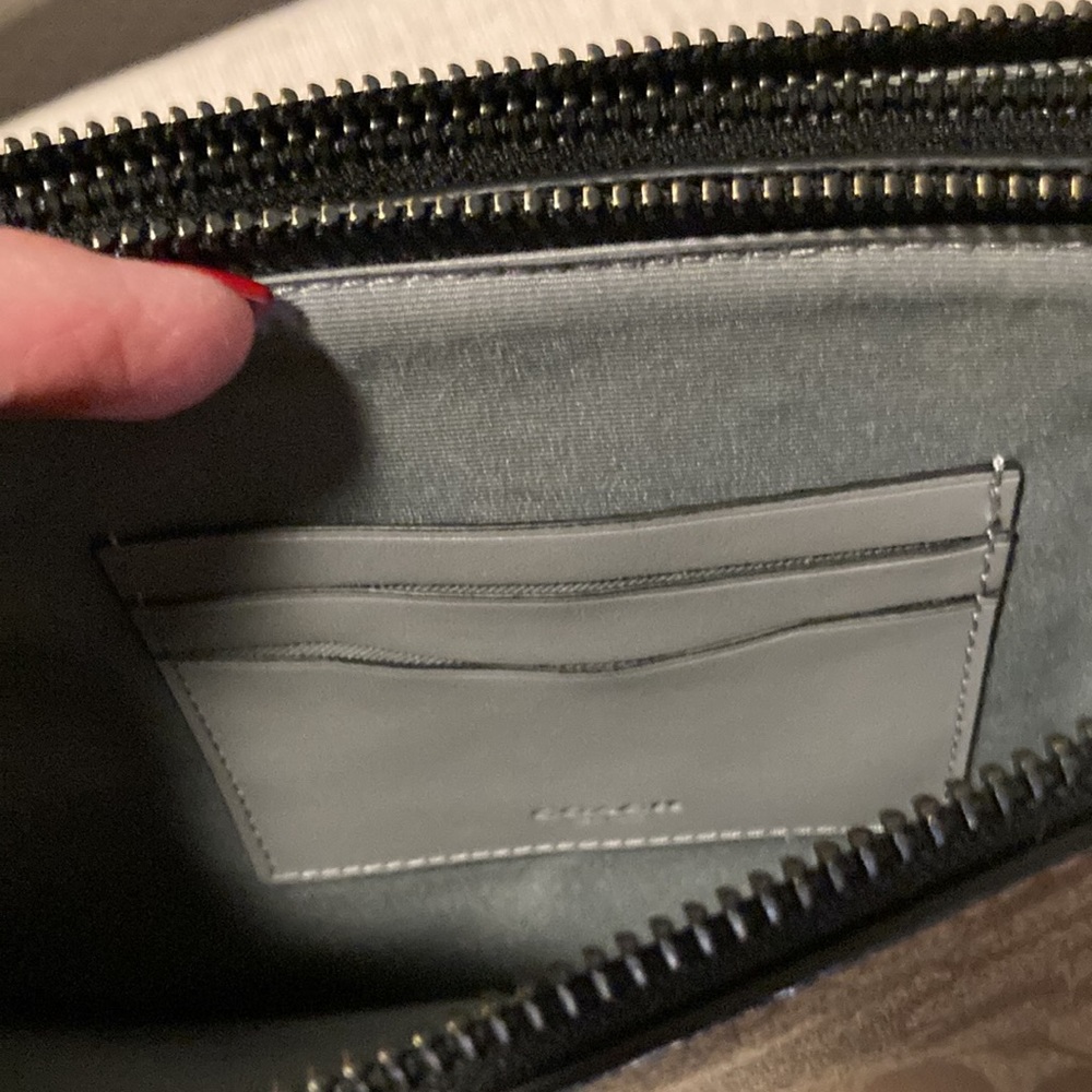 Everett Crossbody In Blocked Signature Canvas/ Unisex - Picture 6 of 9